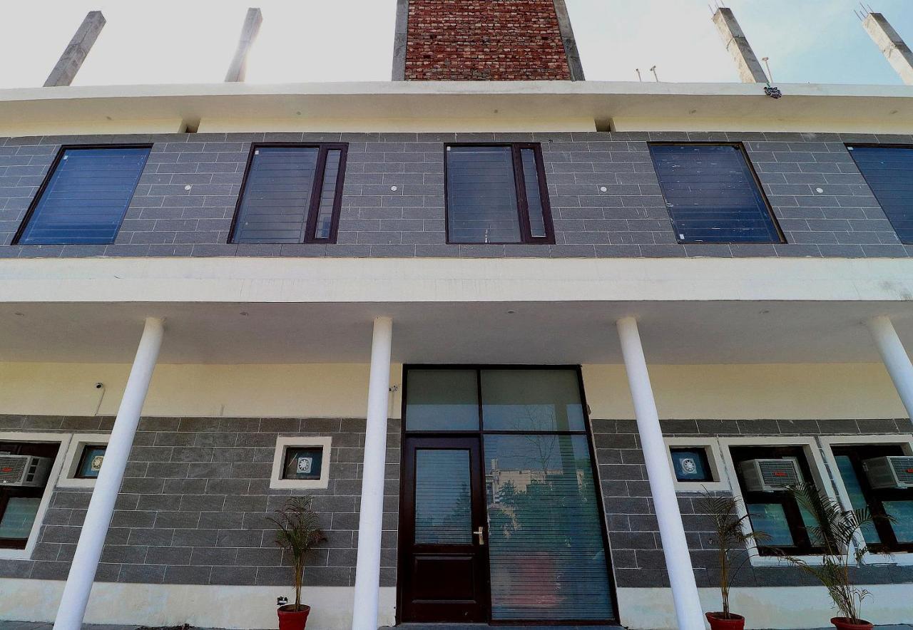 Oyo 24122 Hotel Sharnam Kharar Extérieur photo